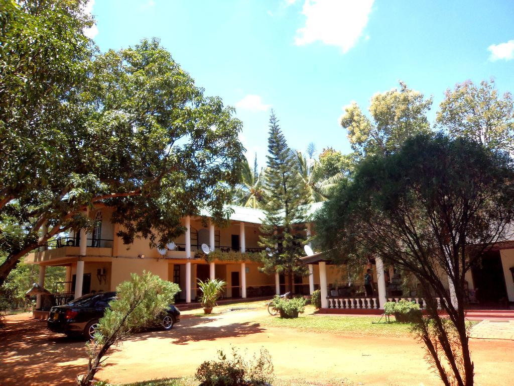 Sujatha Tourist Rest Hotel Dambulla Exterior foto