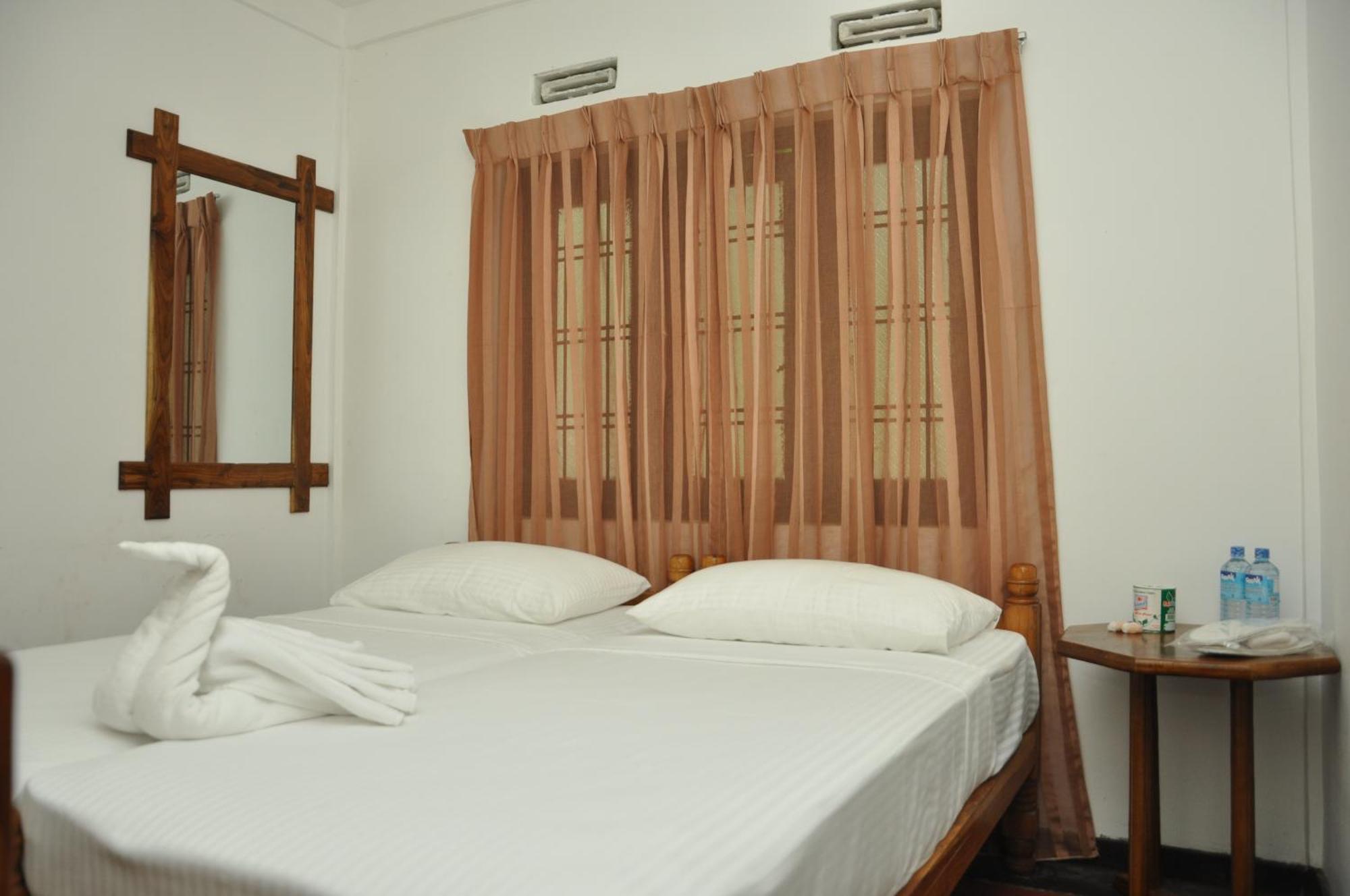 Sujatha Tourist Rest Hotel Dambulla Quarto foto