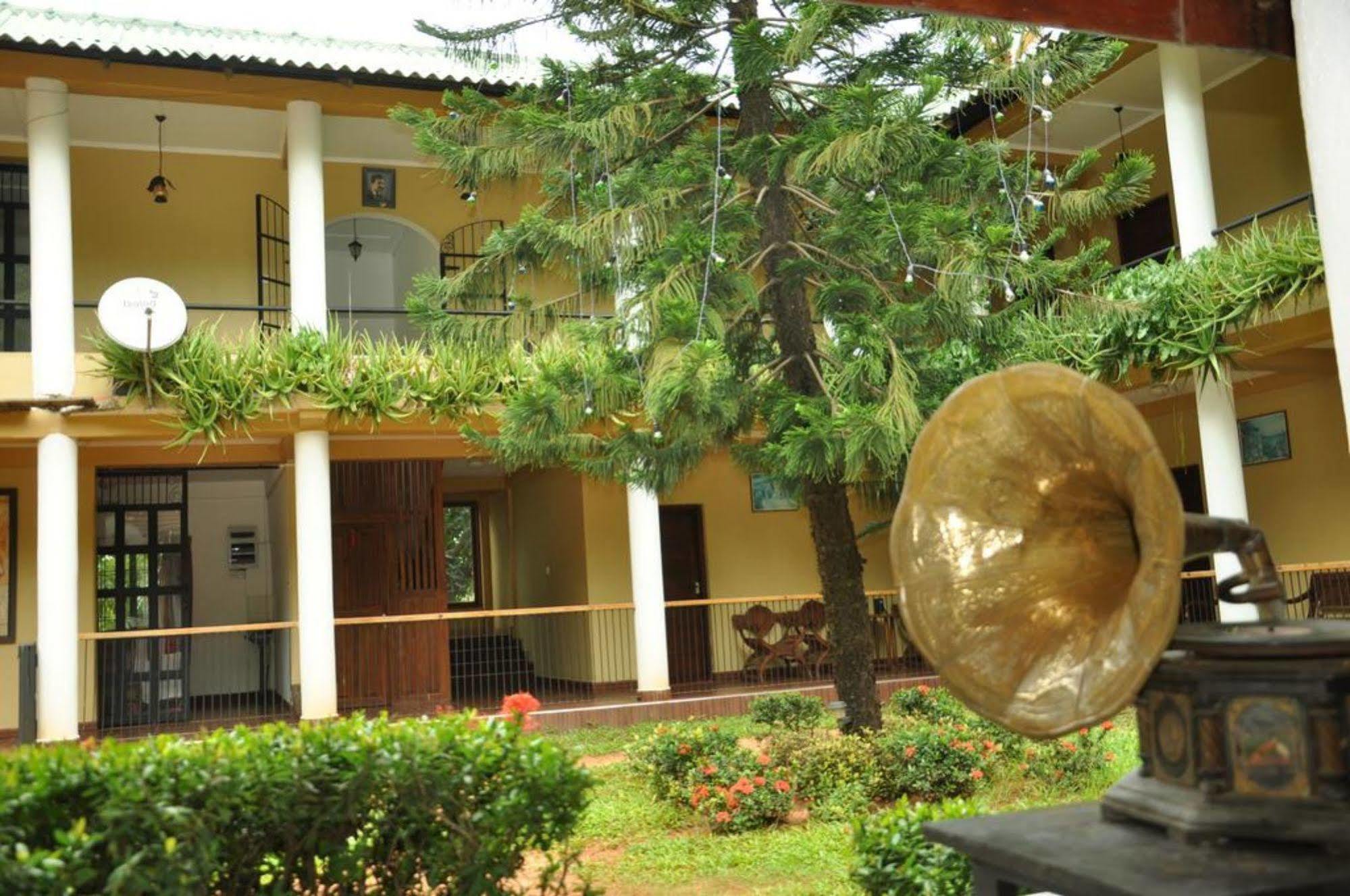 Sujatha Tourist Rest Hotel Dambulla Exterior foto